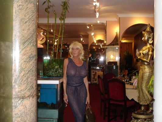 Muriel: Mature Slut in Public