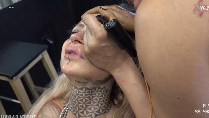 Dirty Sarah: Bitch Got Her Forehead Tattooed
