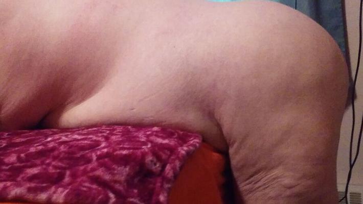 Siobhan showing her body again