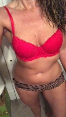 Une MILF essaie Snapchat (extrait de l'histoire)