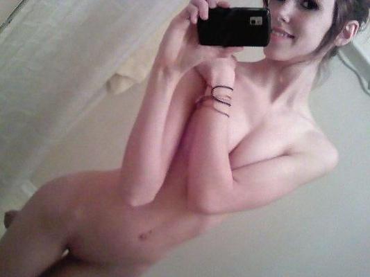 nylonfootlover skinny women