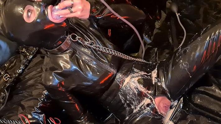 スライムオーガズムセレステがスライムでずさんなディープスロートを放尿