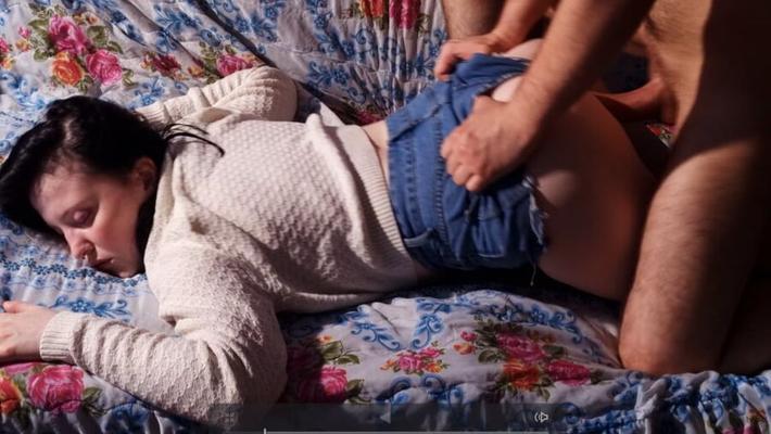 Großer, runder Arsch und pralle Muschi werden von einem großen Schwanz hart gefickt