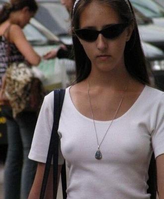 Sexy braless pokie nipples make he hard