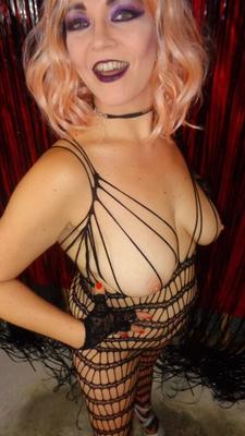Hotwife gets Backstage Pass