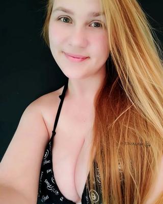 Curvy Maja