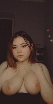 Adele Rae wants your cum