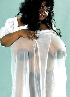 マレー人の巨乳エマ