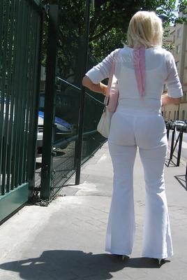 Culona con tanga de encaje