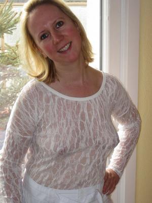 cheeky non nude milf