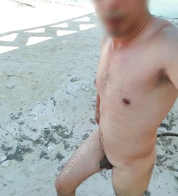 エジプトで裸のエジプト人男性