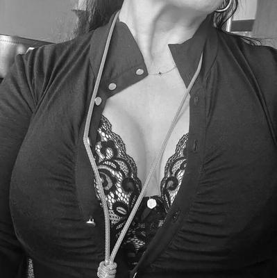 Eva, the curvy MILF with 38E boobs from South Africa - 17 Pics
