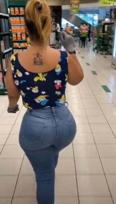 COVID Milf bien buena y con un megaculote de compras