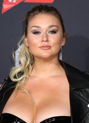 Sexy Curvy Hunter McGrady -