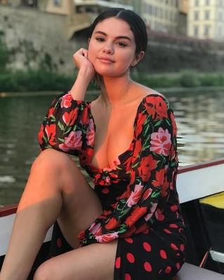 SELENA GOMEZ ... TIGHT ...