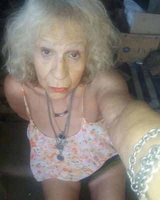 Abuela caliente