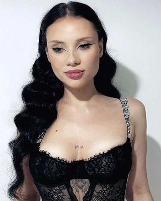 Emily Deepthroat Free Photos