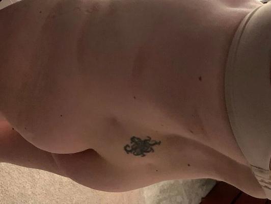 20 Pics Blonde MILF Butt