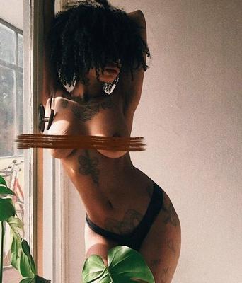 Molive nude