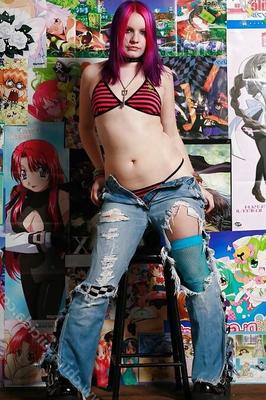ストリップいじめをしているアニメジャンキーガール