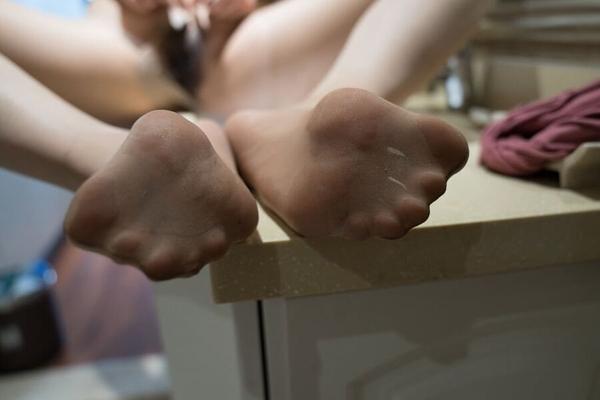 Chinese Model Foot Shot