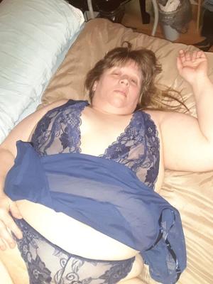 青いランジェリーのセクシーなぽっちゃり妻スターワープ