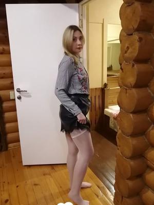 Hot wife spreads her pretty pink pussy