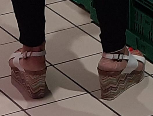 Piedi "catturati" per la strada