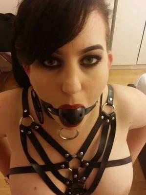 Chubby MILF Amy Leaf - Submissive or submitted