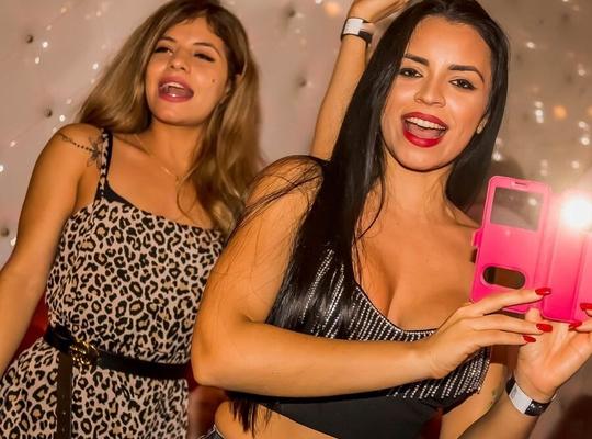 Girls partying in club - Paris