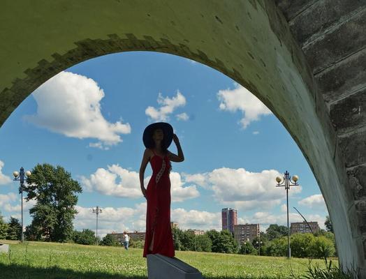 Under the arch of the aqueduct