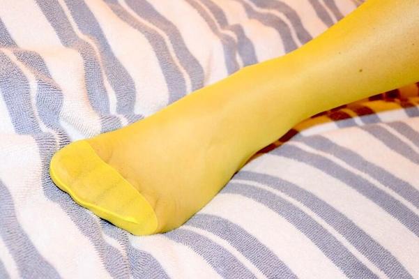 girlie in yellow