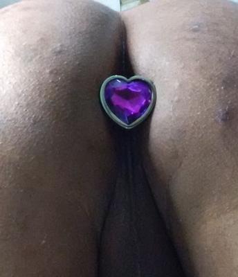 Mehr von meinem Arsch mit Plug, aber ich liebe ihn mit Plug