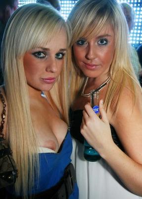 Downblouse &amp; Nipple Peeks