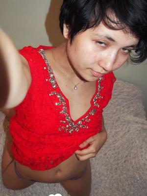 Hot tomboyish babe shows her natural tits