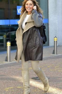Carol Vorderman usando Botas nº.