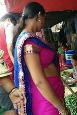 Side boobs in saree