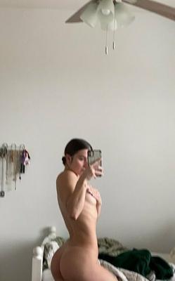 Grace Hollon nude