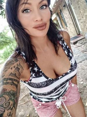 HOT Texas MILF Cleavage