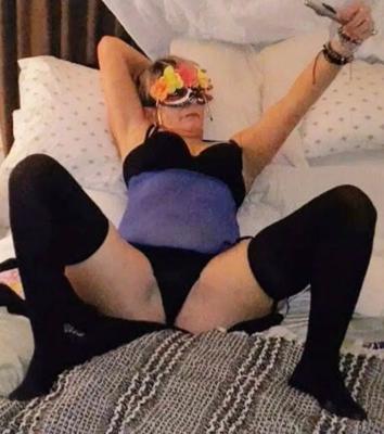 9 Pics Love posing
