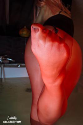 Just my pretty wet nylon feet and the pumpkin - 5 Pics