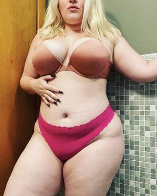 Gorgeous IG bbw babe