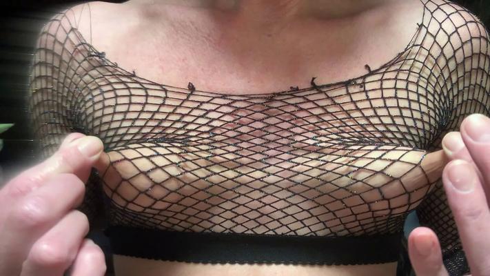 Fishnet tits - 5 Pics