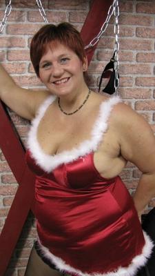 Anna em fantasia de Natal...