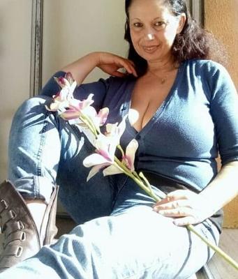 Huge - Gran Emilia BIG BIG TITTS