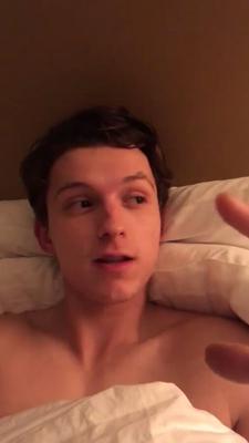 Sexy male celebrity Tom Holland various shirtless pics