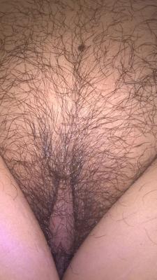 Minha linda esposa peluda, pelos pubianos e lábios