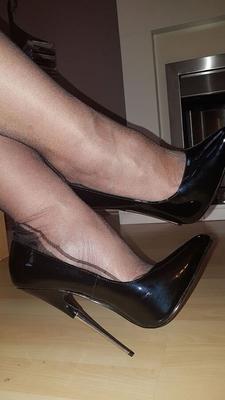セクシーなかかと、セクシーな足首 ()