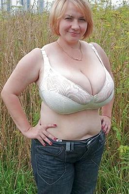 ブラジャーのおっぱい 熟女と熟女