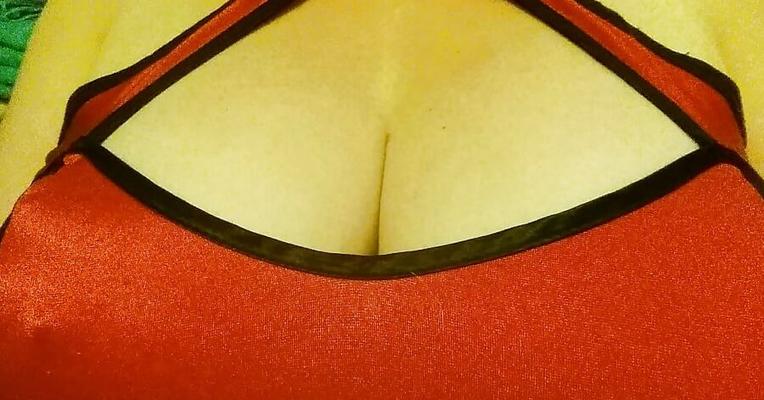 Wife &amp; Milf - Random Chest - Tits - Cleavage - Boob Shots